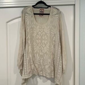 Beautiful cream embroidered tunic by Johnny Was!